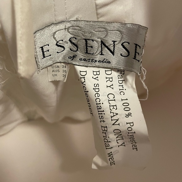 Essence of Australia Style D1846+ Plus Size Bridal Gown US Size 24, Altered - Picture 5 of 7
